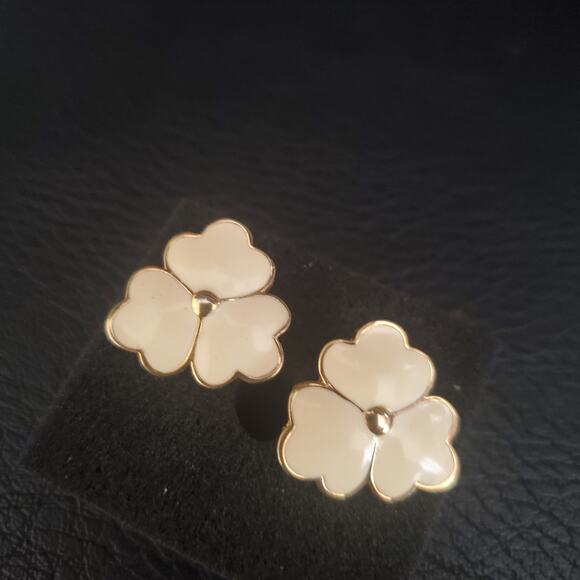 Vintage Monet Flower Earrings Gold Tone Cream Enamel 80's Signed Spring - Picture 5 of 7